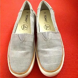 Tom’s slip on sneakers